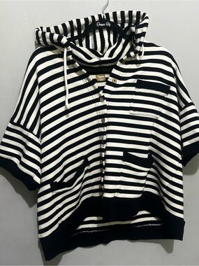 Striped Hooded Short Sleeve Pullover - Black & White